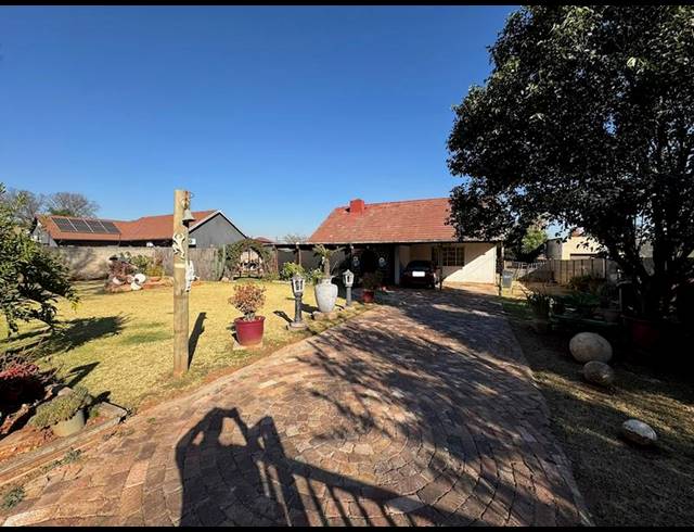 3 BEDROOM HOUSE FOR SALE IN RHODESFIELD